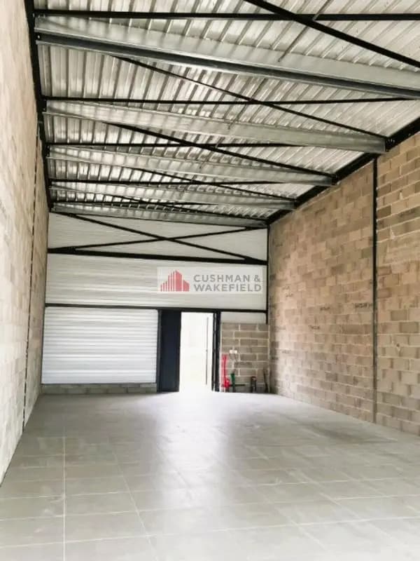 Local commercial dans Langlade à louer Photo intérieure– Image 1 sur 4