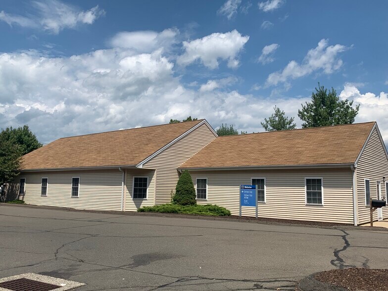 72 Washington Ave, North Haven, CT à vendre - Photo de l’immeuble – Image 3 sur 3