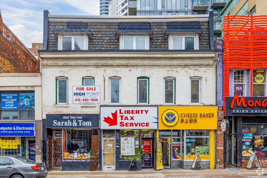 684-690 Yonge St, Toronto, ON à vendre - Photo de l’immeuble – Image 2 sur 2