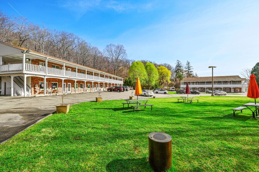 529-533 Route 52, Carmel, NY à vendre - Photo de l’immeuble – Image 1 sur 45