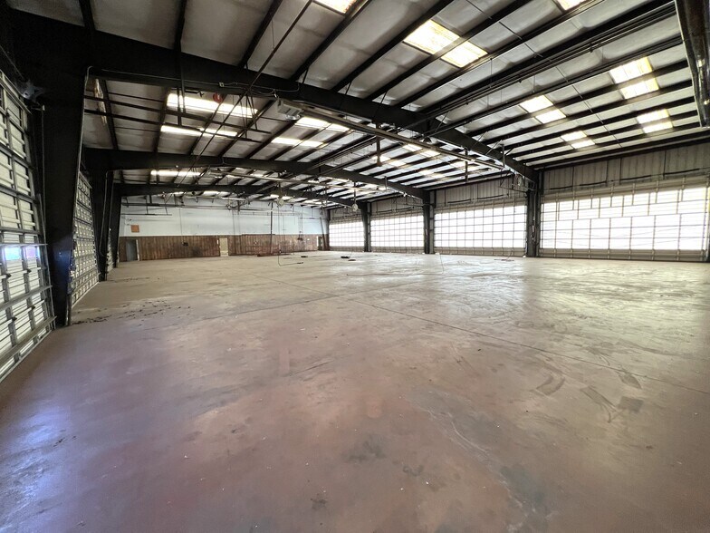 248 E Kettleman Ln, Lodi, CA à vendre - Photo de l’immeuble – Image 3 sur 12