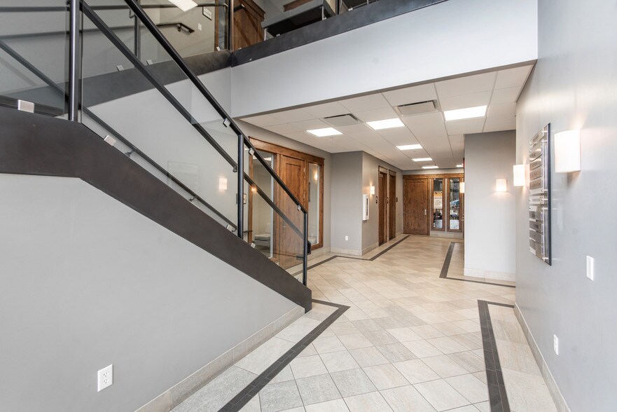 230 N 1200 E, Lehi, UT à louer - Hall d’entrée – Image 2 sur 3