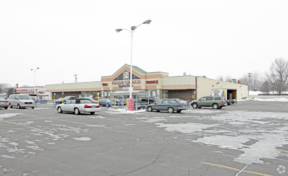 18801 E Nine Mile Rd, Eastpointe, MI à louer - Photo principale – Image 1 sur 3