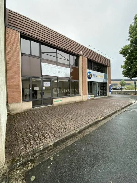 Local d’activités dans Voisins-le-Bretonneux à louer - Photo de l’immeuble – Image 1 sur 10