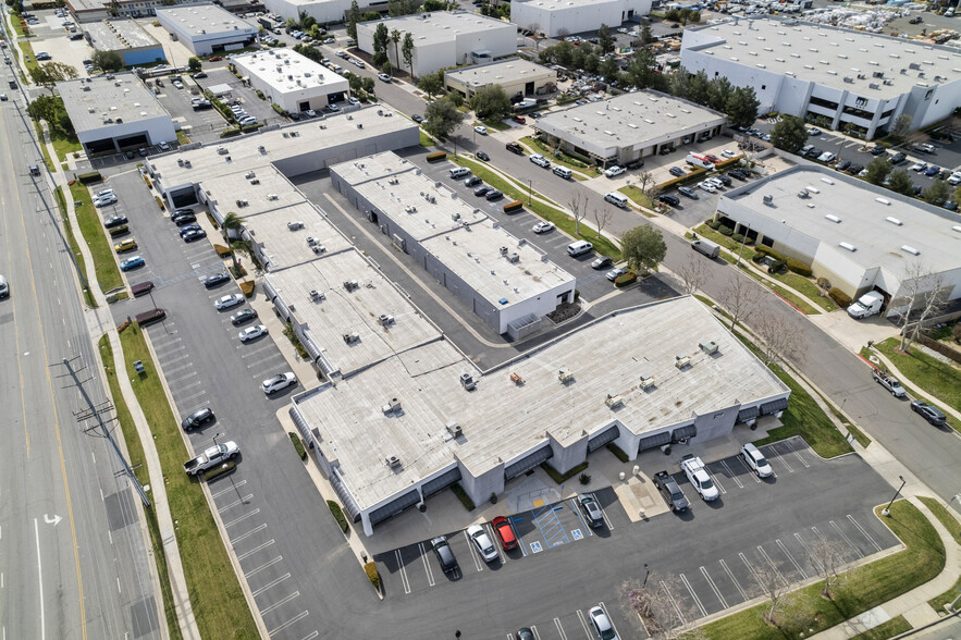 268 N Lincoln Ave, Corona, CA à louer - Photo de l’immeuble – Image 2 sur 7