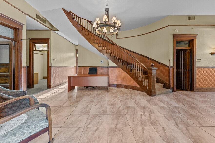 1 E Apache St, Wickenburg, AZ à louer - Hall d’entrée – Image 3 sur 14