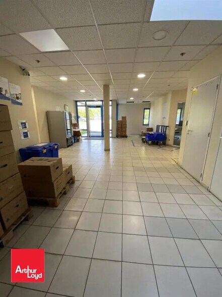 Local d’activités dans Chartres à louer - Photo de l’immeuble – Image 2 sur 5