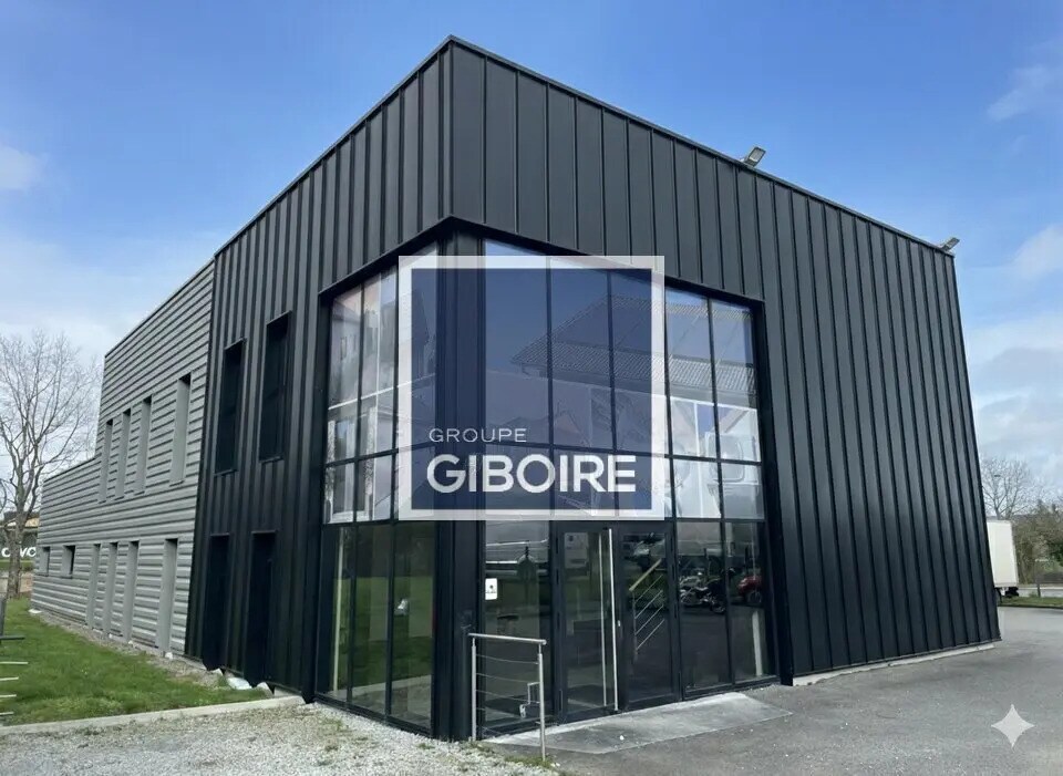 Industriel/Logistique dans Noyal-sur-Vilaine à louer Photo de l’immeuble– Image 1 sur 13