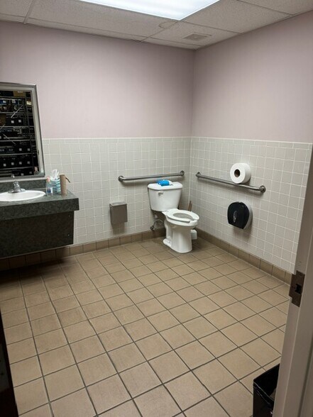 2500 Plantside Dr, Louisville, KY à louer - Photo de l’immeuble – Image 3 sur 8
