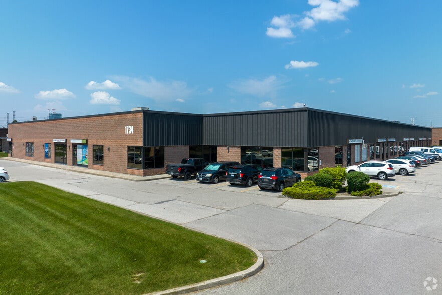 1734-1736 Orangebrook Ct, Pickering, ON à louer - Photo de l’immeuble – Image 2 sur 4