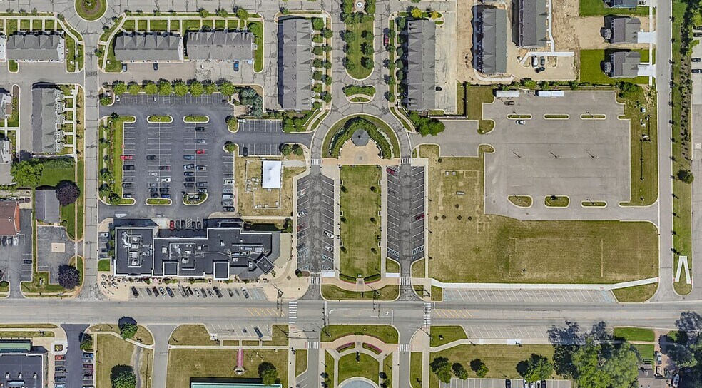 49078 Pontiac Trl, Wixom, MI à vendre - Aérien – Image 2 sur 3