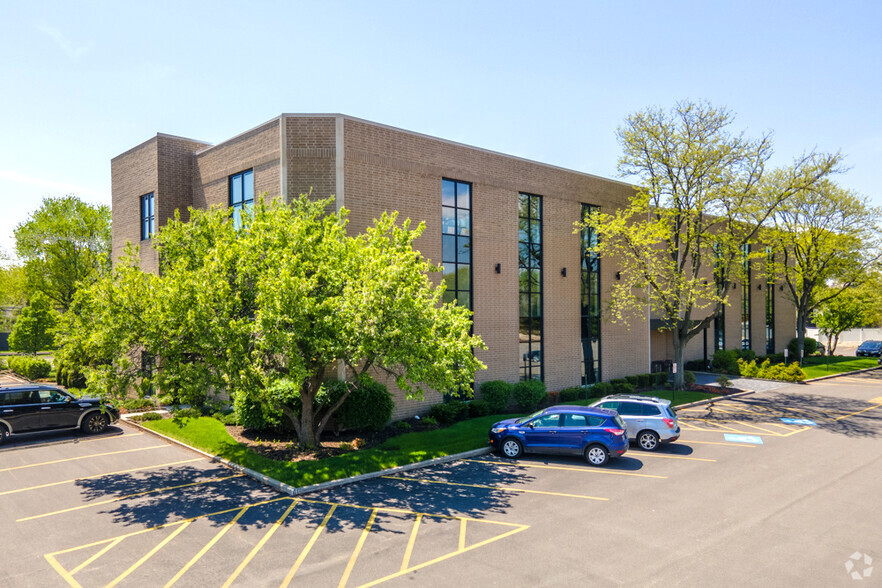 700 E Ogden Ave, Westmont, IL à louer - Photo de l’immeuble – Image 3 sur 22