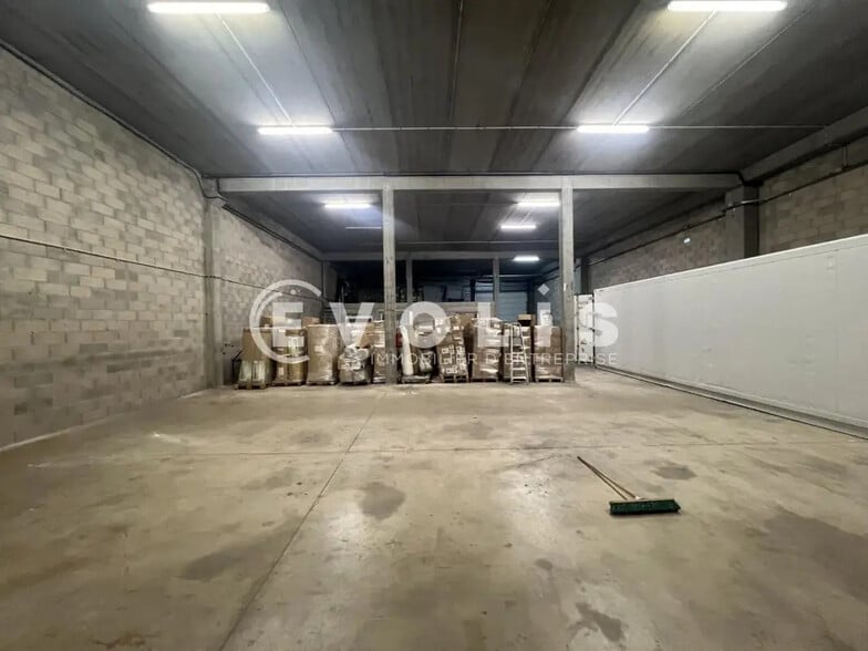 Local d’activités dans Boissy-Saint-Léger à louer - Photo de l’immeuble – Image 3 sur 9