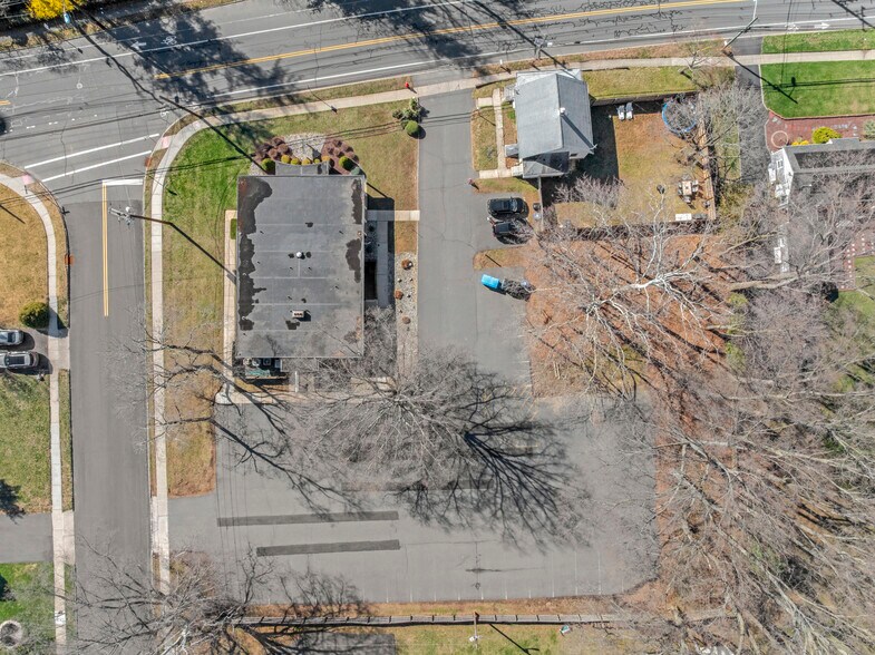 123 Dunhams Corner Rd, East Brunswick, NJ à vendre - Photo de l’immeuble – Image 3 sur 46