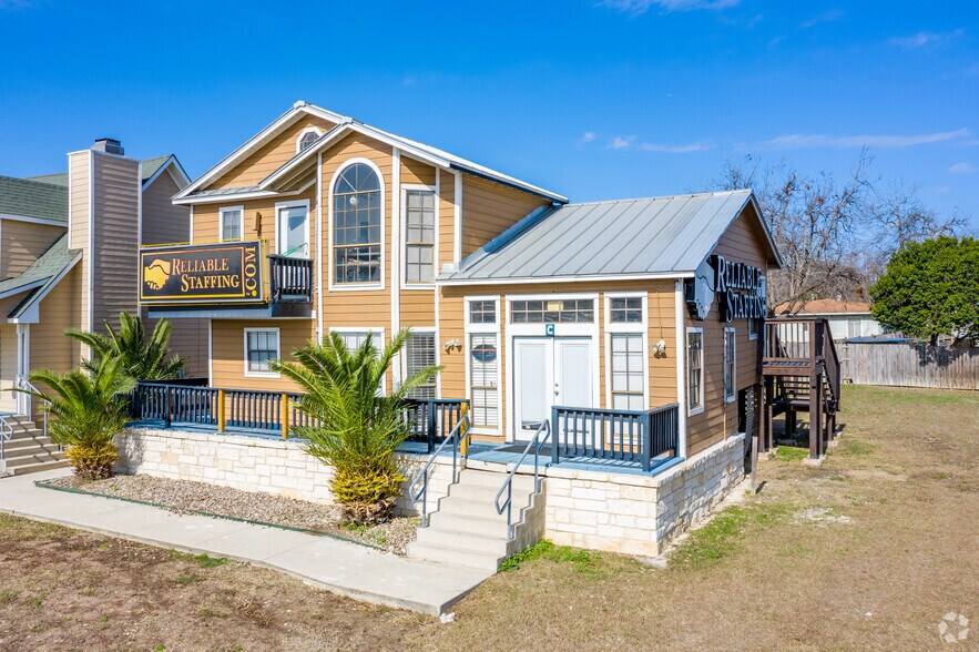 382 S Interstate 35, New Braunfels, TX à vendre - Photo principale – Image 1 sur 7