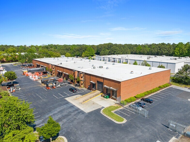 2775 Bankers Industrial Dr, Atlanta, GA à louer - Photo de l’immeuble – Image 2 sur 8