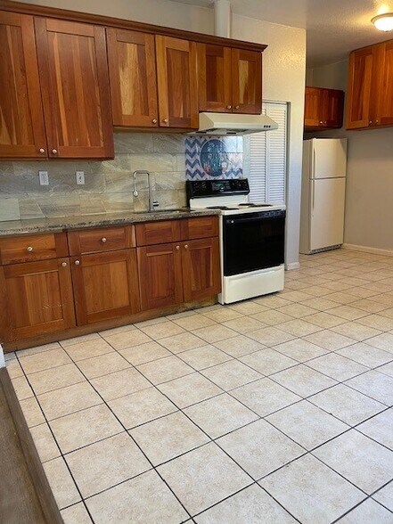 848 International Blvd, Oakland, CA à vendre - Photo de l’immeuble – Image 3 sur 11
