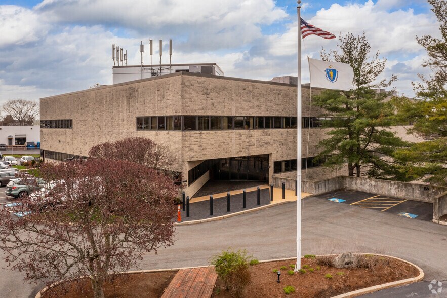 15 Commonwealth Ave, Woburn, MA à louer - Photo de l’immeuble – Image 2 sur 7