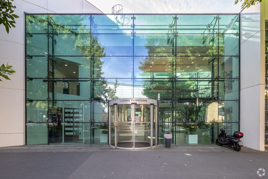 1-3 Place Giovanni Da Verrazzano, Lyon à louer - Photo de l’immeuble – Image 3 sur 17