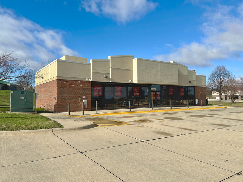 2181 Logan Ave, Waterloo, IA à louer - Photo de l’immeuble – Image 2 sur 5