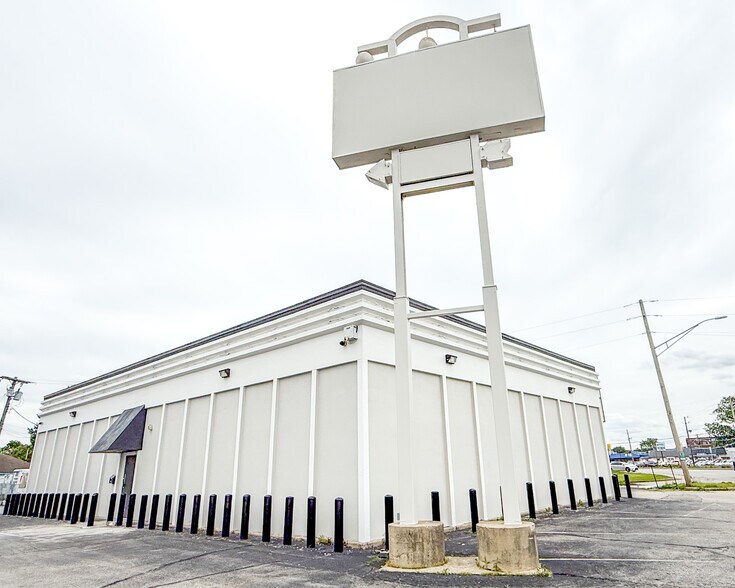 8501 E Pendleton Pike, Indianapolis, IN à louer - Photo de l’immeuble – Image 2 sur 7