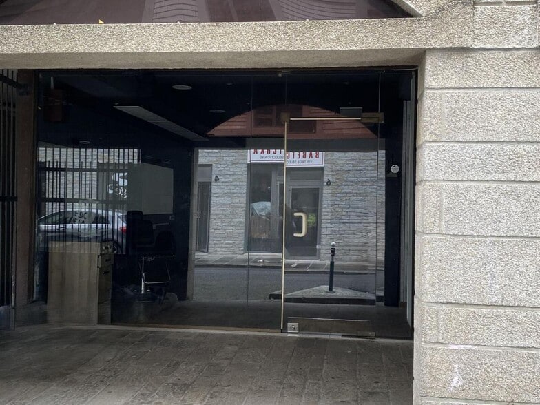 Local commercial dans Rennes à louer - Hall d’entrée – Image 2 sur 4