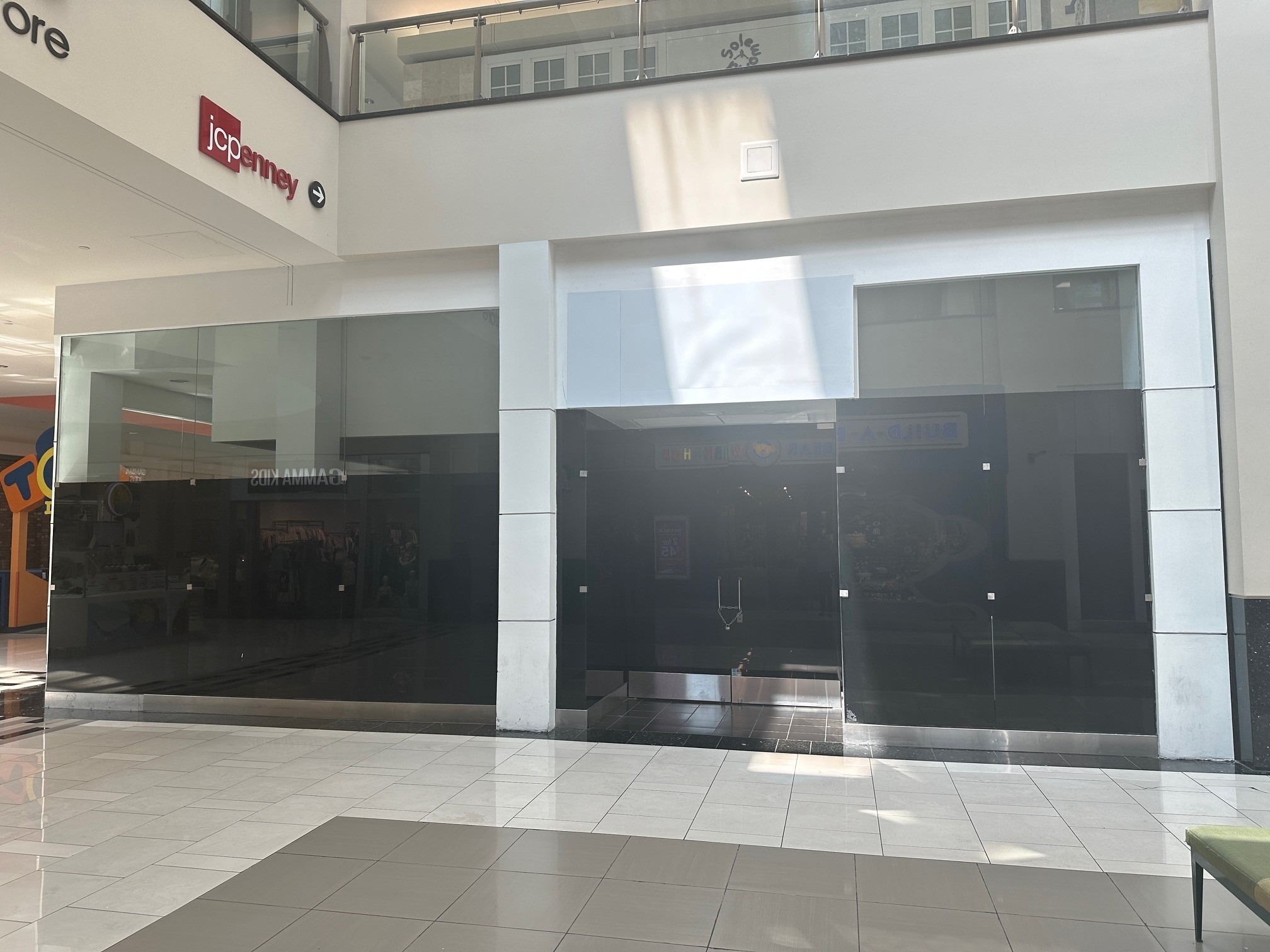 9301 Tampa Ave, Northridge, CA à louer Photo intérieure– Image 1 sur 1