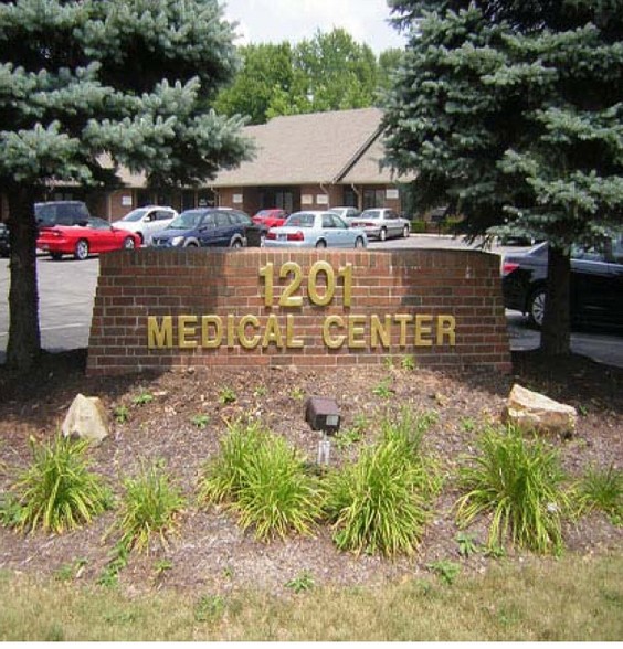1201 N Post Rd, Indianapolis, IN à louer - Photo de l’immeuble – Image 3 sur 17
