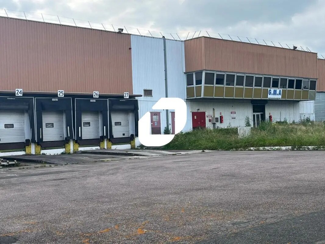 Industriel/Logistique dans Épône à louer Photo de l’immeuble– Image 1 sur 9