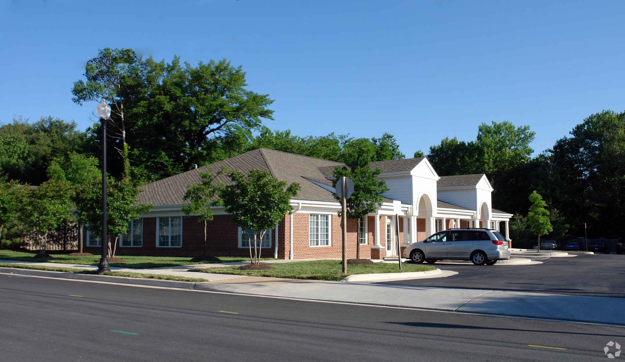 10614 Warwick Ave, Fairfax, VA à louer Photo principale– Image 1 sur 34