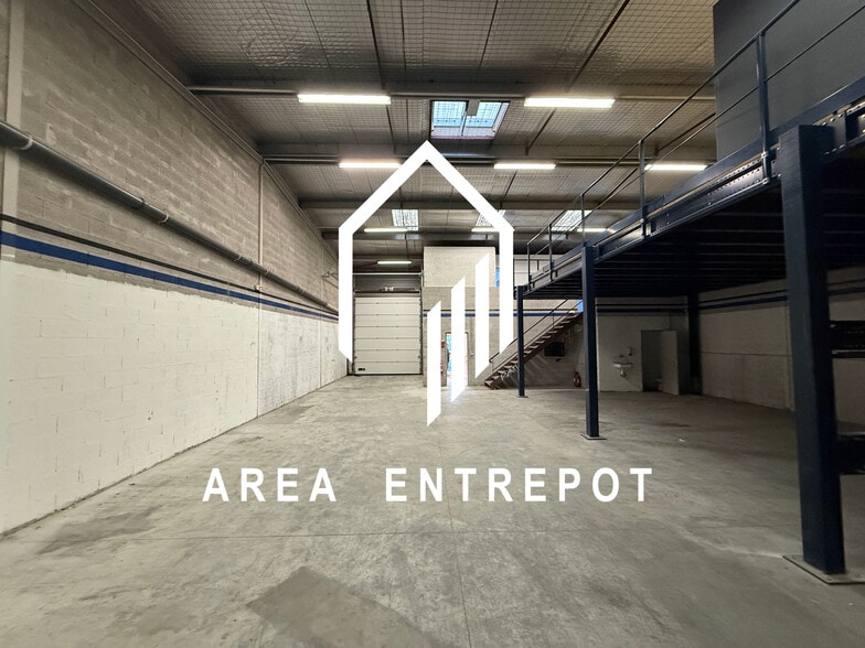 17 Avenue De Londres, Vitrolles à louer - Photo de l’immeuble – Image 3 sur 5