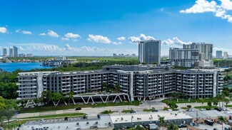Plus de détails pour 17071 W Dixie Hwy, North Miami Beach, FL - Local commercial à louer