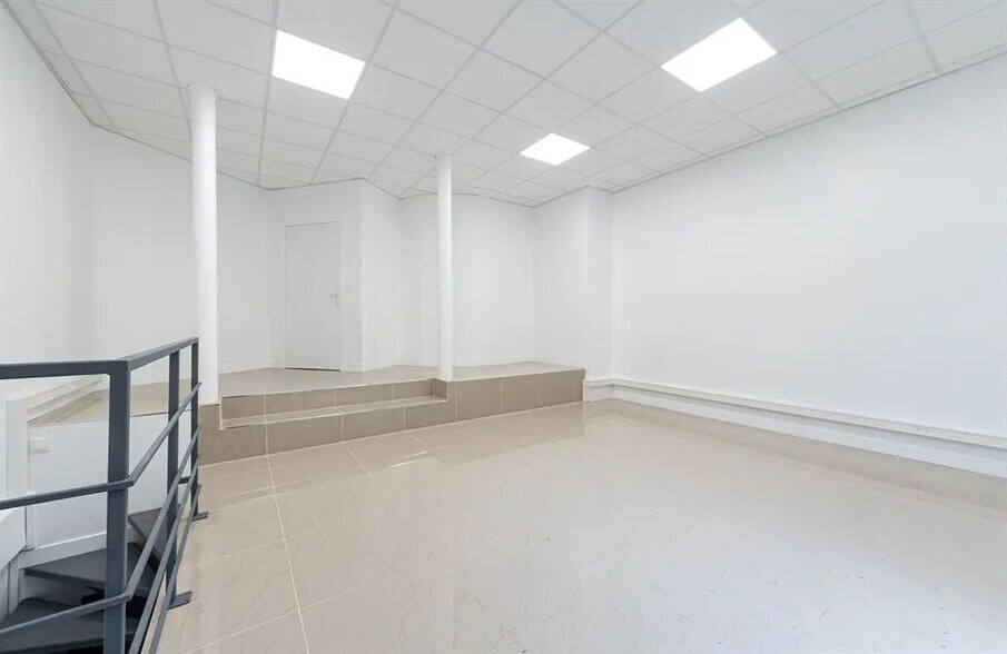 Local commercial dans Paris à louer - Photo de l’immeuble – Image 3 sur 10