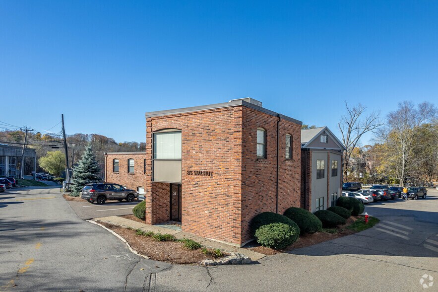 35 Walnut St, Wellesley, MA à louer - Photo de l’immeuble – Image 2 sur 6