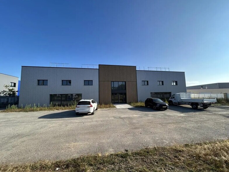 4 Route De Saint Etienne De Montluc, Couëron à vendre - Photo de l’immeuble – Image 2 sur 7