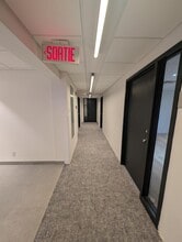 1851 Rue Sherbrooke E, Montréal, QC à louer Hall d’entrée– Image 2 sur 6