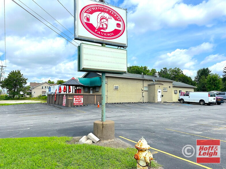 1575 Massillon Rd, Akron, OH à vendre - Photo de l’immeuble – Image 2 sur 9