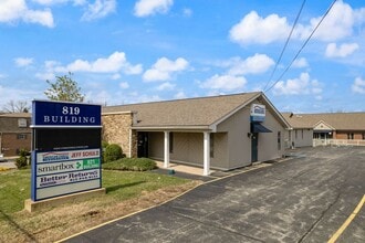 819 Mt Tabor Rd, New Albany, IN à louer Photo de l’immeuble– Image 1 sur 10