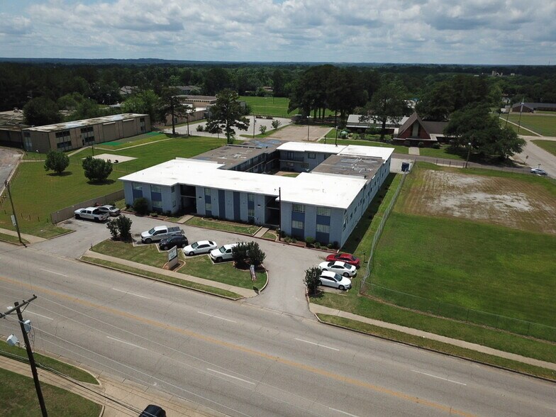1224 S High St, Longview, TX à vendre - Photo de l’immeuble – Image 3 sur 96