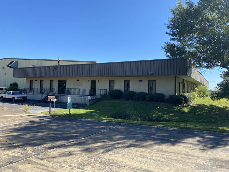200 E Parker Dr, Booneville, MS à louer - Photo de l’immeuble – Image 2 sur 15