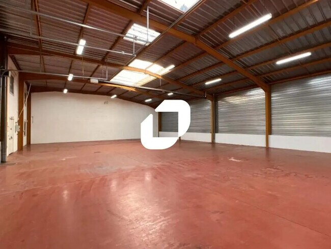 Plus de détails pour Bureau, Local d'activités à louer