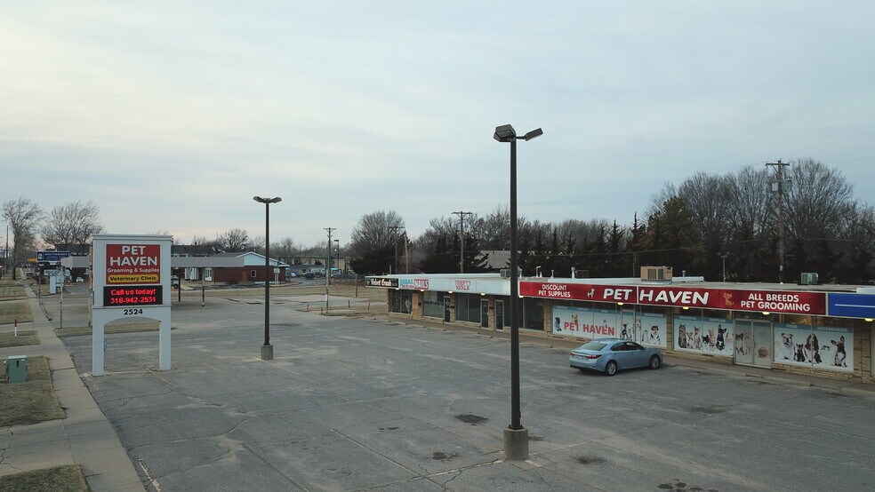 2518-2536 W 13th St, Wichita, KS à louer - Photo de l’immeuble – Image 2 sur 25