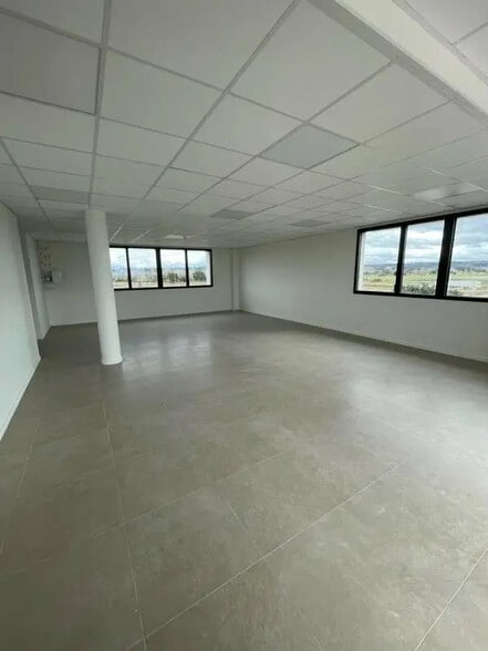 Bureau dans Avignon à vendre - Photo de l’immeuble – Image 3 sur 8