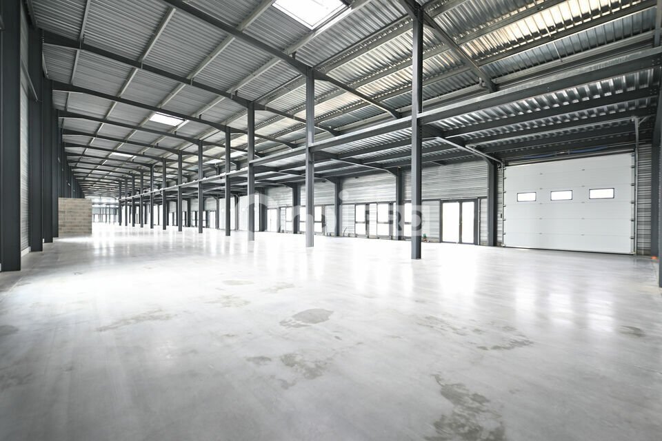 Local d'activités dans Bourgoin-Jallieu à vendre Photo de l’immeuble– Image 1 sur 13