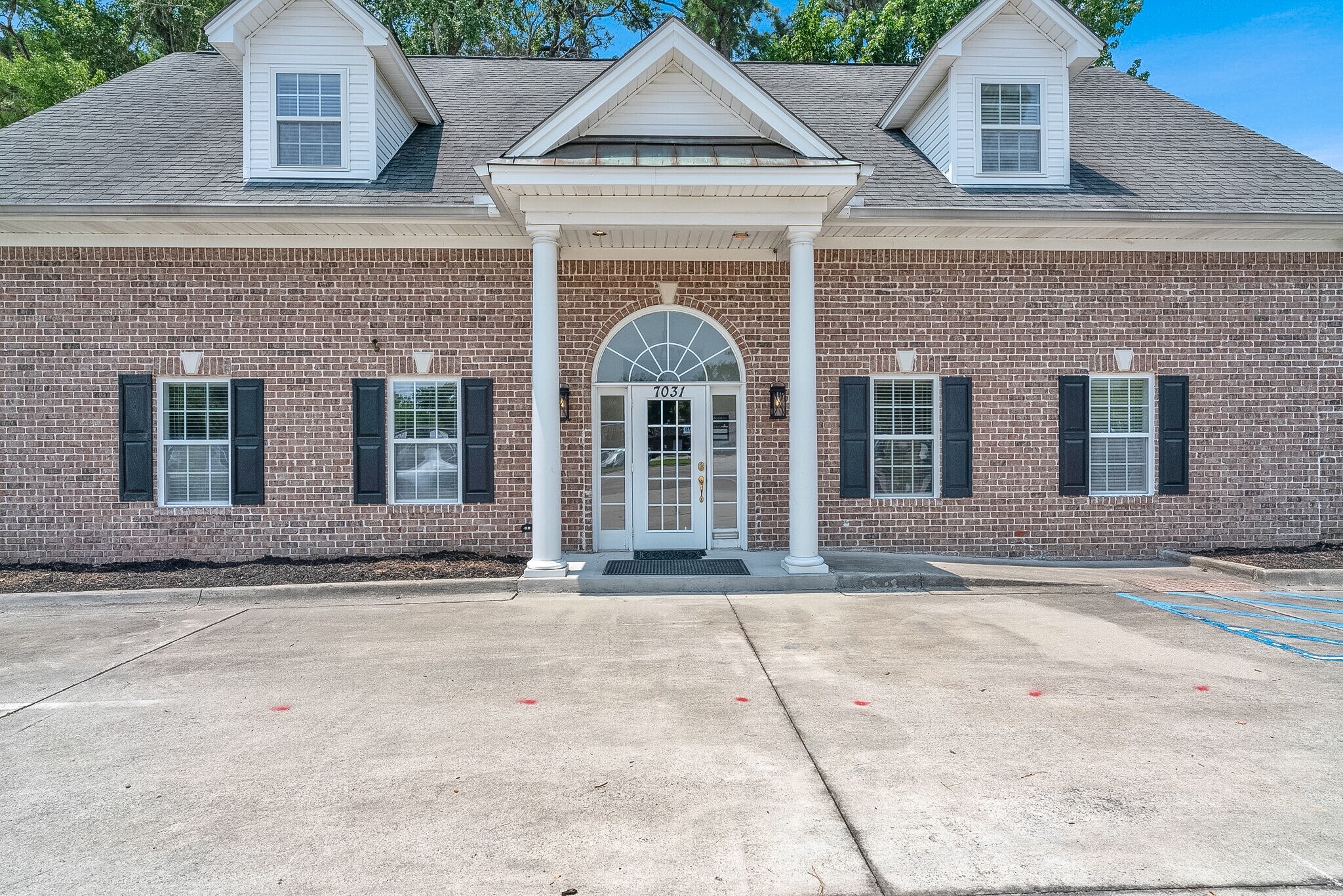 7031 Hodgson Memorial Dr, Savannah, GA à louer Photo de l’immeuble– Image 1 sur 12