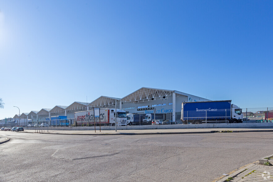 Industriel/Logistique dans Coslada, Madrid à louer - Photo de l’immeuble – Image 2 sur 9