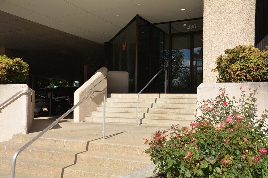 438 N Frederick Ave, Gaithersburg, MD à vendre - Photo de l’immeuble – Image 2 sur 51