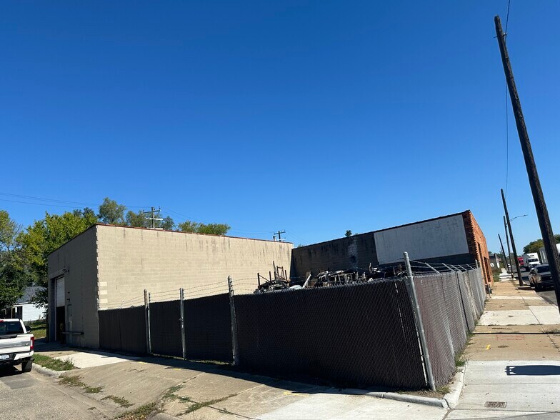 5431 E Davison St, Detroit, MI à vendre - Photo de l’immeuble – Image 2 sur 30