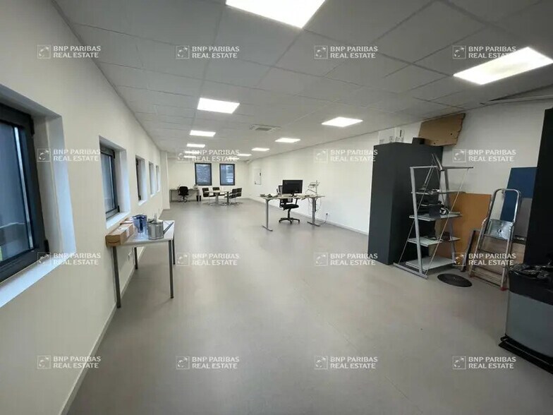 Bureau dans Bussy-Saint-Georges à vendre - Photo intérieure – Image 2 sur 4