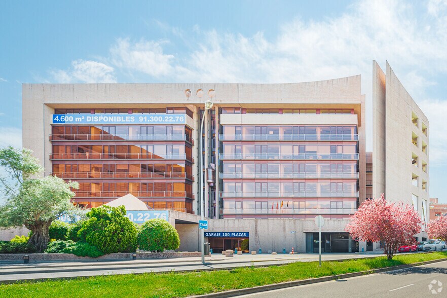 Calle de Juan Ignacio Luca de Tena, 1, Madrid, Madrid à louer - Photo de l’immeuble – Image 1 sur 25
